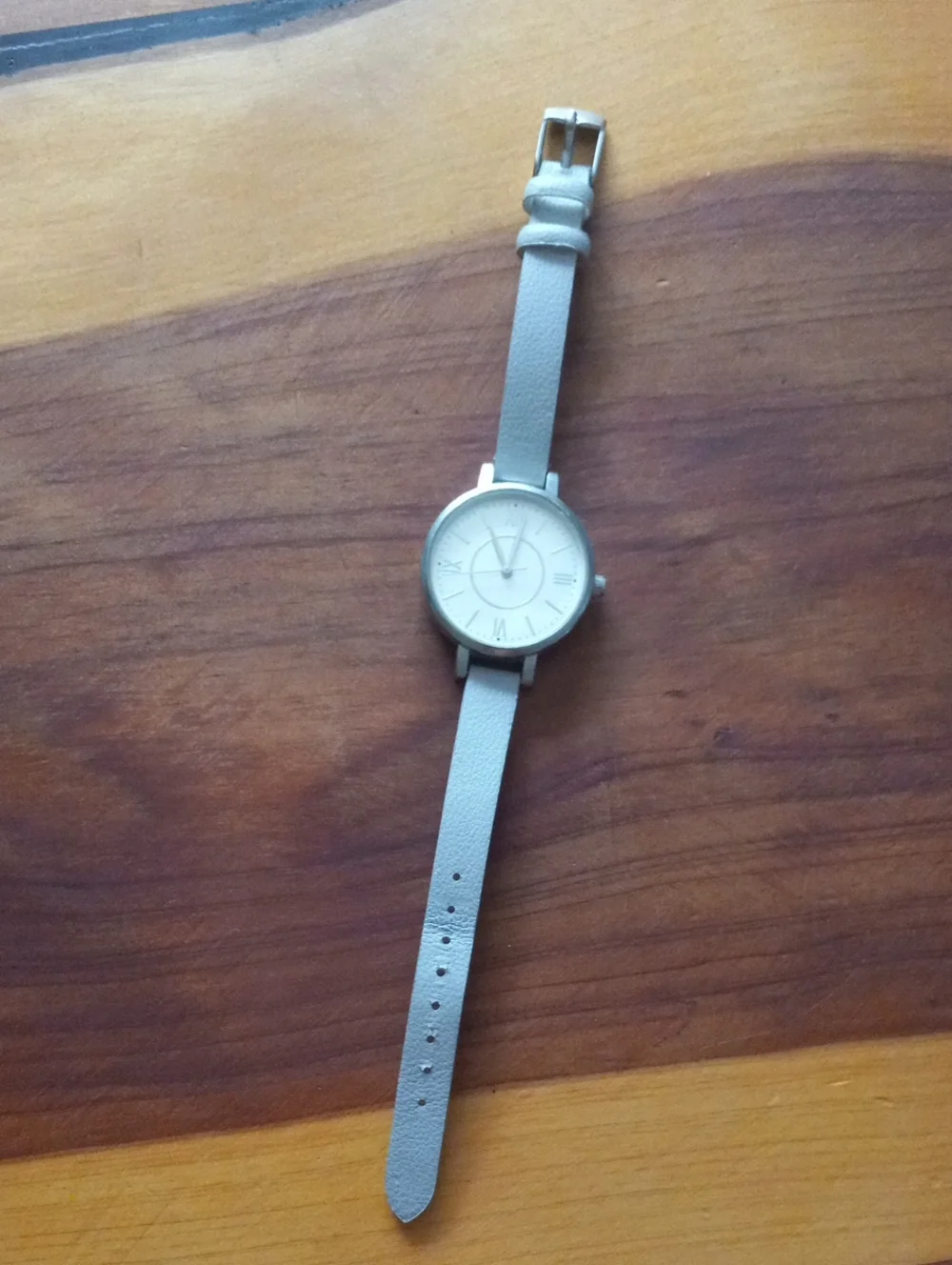 Minimalist Ivory Dial Watch with Light Gray Strap